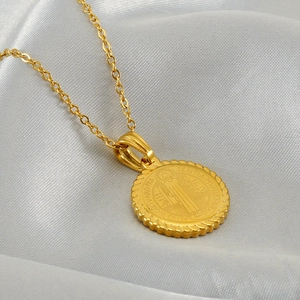 Collier Pendentif Médaille Saint Benoît Acier Inoxydable Plaqué Or 18K Double Face Rond Religieux Bijoux Vintage Mixte