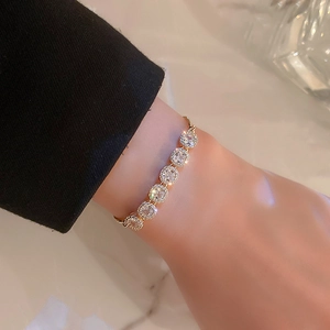 Elegant gold-plated geometric zircon bracelet with adjustable sliding chain on wrist