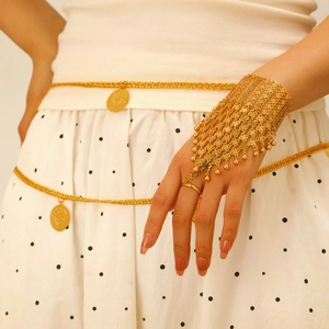 Ethno-Schmuckset mit filigraner Handschmuck-Kette und Taillengürtel mit Münzanhängern