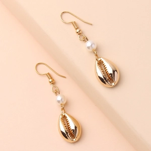 Fashion gold shell earrings with elegant white pearl drops in a minimalist ocean style