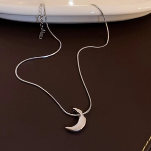 Minimalist Crescent Moon Pendant Necklace Alloy Silver Color Snake Chain Clavicle Jewelry For Women Elegant