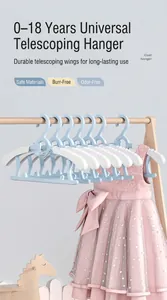 Verstellbare Kinderkleiderbügel für 0-18 Jahre mit ausziehbaren Flügeln im Detail