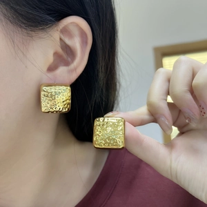 Luxurious gold geometric square stud earrings with hammer texture for women