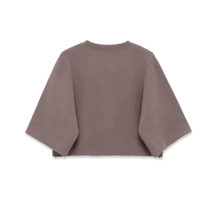 Cardigan court en maille violet foncé avec manches larges et fermeture boutonnée