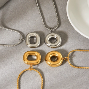 Colliers minimalistes en acier inoxydable avec pendentifs géométriques or et argent mat