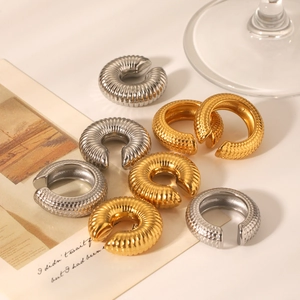 C-shaped scale texture stainless steel ear cuffs in gold and silver finish
