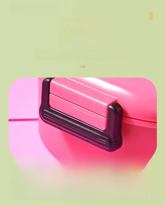 Close-up of double-sealing black side buckles on pink microwaveable bento box