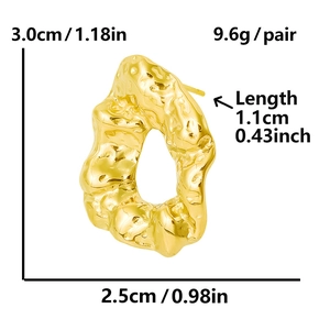Detail view of 304 stainless steel gold earrings with dimensions and weight data