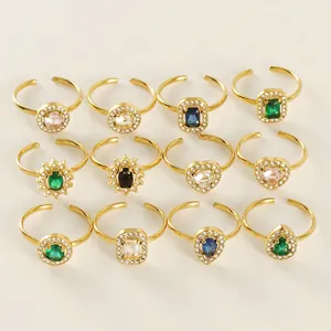 Set de anillos ajustables bañados en oro 18K con circonitas de colores en forma de corazón
