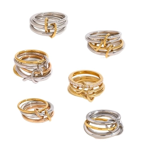 Mehrfarbige Titanstahl-Stapelringe mit Zirkonia in Gold, Silber und Roségold-Finish