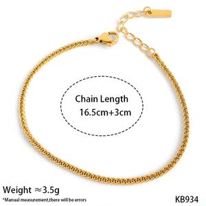 Detail of gold-plated stainless steel chain with lobster clasp and adjustable link tag