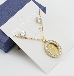 Detailliertes Set aus 18K vergoldeter Edelstahl Jungfrau Maria Kette und Zirkon Ohrringen
