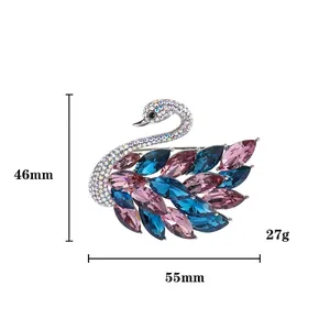 Élégante broche cygne avec cristaux dégradés colorés et zircons, taille 55mm x 46mm