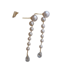 Boucles d'oreilles vintage avec perles dégradées et gouttes de cristal en monture dorée