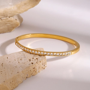 Minimalist 18K gold plated stainless steel bracelet featuring round cut rhinestones