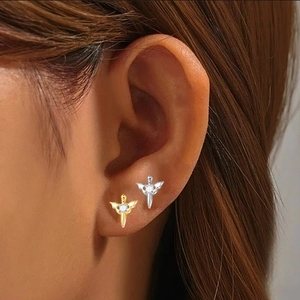 Orecchino a pugnale in titanio F136 con zircone bianco per piercing alla cartilagine