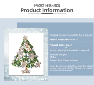 Detail der Weihnachtsbaum-Brosche mit Emaille-Design und bunten glitzernden Strasssteinen