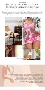 Détail d'une chemise de nuit en satin rose avec motifs de cœurs blancs et dentelle noire
