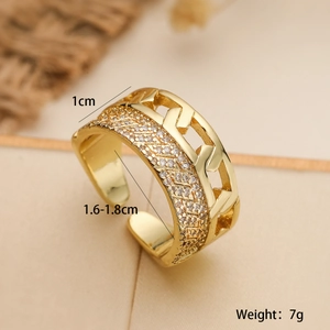 Detail of 18K gold plated double layer ring with chain design and weight of 7g