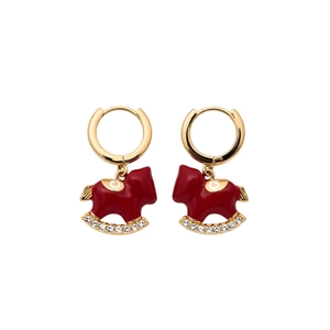 Orecchini a forma di cavallo a dondolo rosso placcati oro 18k con zirconi lucidi