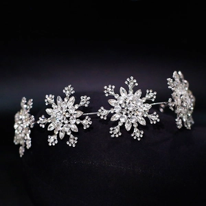 Eleganter Braut-Tiara-Haarreif mit funkelnden Strass-Schneeflocken in Silber-Optik