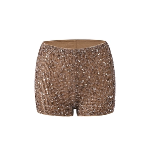 Détail des paillettes bronze haute densité et de la texture métallique sur le short