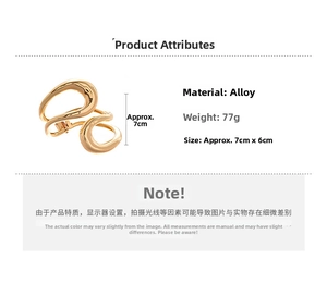 Dettaglio del bracciale dorato irregolare con specifiche tecniche di peso e misura
