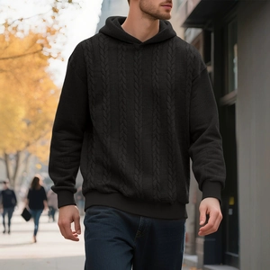 Sweat à capuche noir en maille torsadée pour homme avec texture jacquard et style décontracté