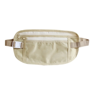 Flache khakifarbene Gürteltasche mit zwei weißen Reißverschlüssen und verstellbarem Gurt