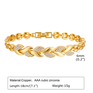 Makro-Detail des goldenen Weizen-Armbands mit AAA-Zirkonia auf Kupfer-Fassung