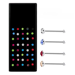 Set mit 40 geraden Nasensteckern mit 3,0 mm bunten Kristallen in einer Displaybox