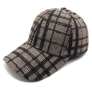 Cappellino da baseball classico a quadri con fili dorati e visiera curva in nero e marrone