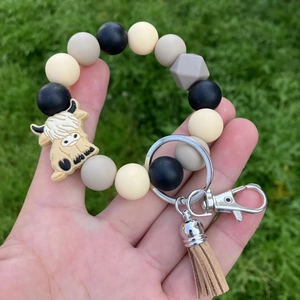 Silicone beaded bracelet keychain with highland cow charm and brown tassel pendant