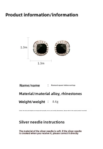 Détail macro de boucles d'oreilles carrées en strass avec spécifications d'alliage