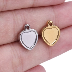 Minimalist 304 stainless steel heart pendant in gold and silver finish on fingertips