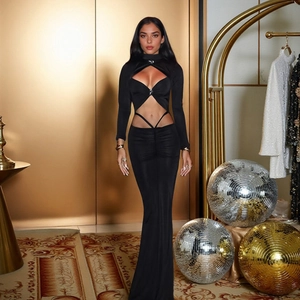 Abito lungo nero aderente a maniche lunghe con dettagli cut-out e silhouette a trapezio
