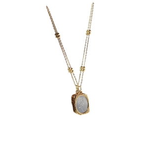 Vintage gold-plated titanium steel necklace with square rose pendant and beaded chain