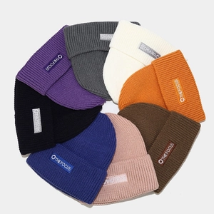 Thick knitted beanie with embroidery patch in multiple colors for winter fashion