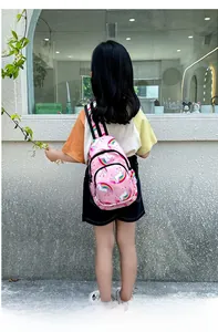 Mochila rosa infantil con estampado de unicornio y arcoíris y cremallera doble frontal
