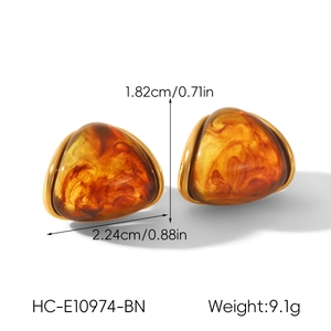 Detailed dimensions of amber resin triangle stud earrings with 18k gold plated steel frame