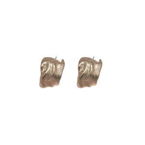 Irregular lava texture C-shaped champagne gold metal stud earrings with wrinkled design