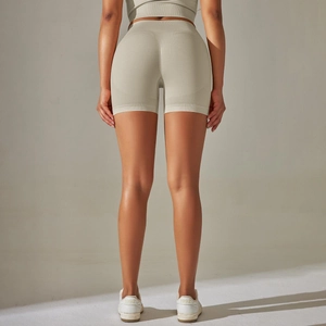 Vue arrière du short de yoga taille haute en maille sans couture avec effet liftant