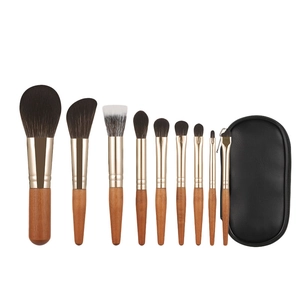 Set di 9 pennelli per trucco portatili con setole morbide e astuccio nero da viaggio
