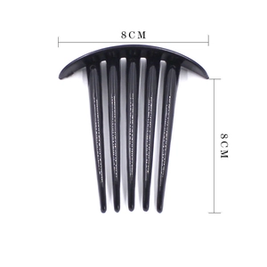 Detailed dimension view of a 8cm x 8cm black hair comb with clear size measurements