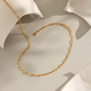 Minimalist gold flat link choker necklace featuring a secure lobster clasp closure