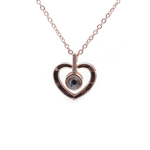 Rose gold heart pendant necklace with micro-inlaid zircon and central projection stone