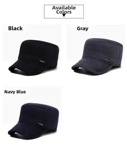 Tre opzioni di colore per cappelli cadet in nero, grigio e blu navy con logo in metallo