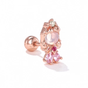 Nahaufnahme von roségoldenem Knorpel-Ohrstecker mit Zirkonia und Schraubverschluss