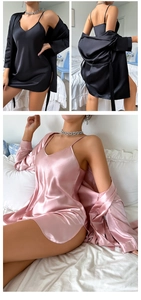 Détail de pyjama en satin de soie deux pièces avec peignoir à lacets et nuisette en V