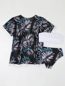 Ensemble de plage à imprimé tropical avec kimono à franges et bikini blanc